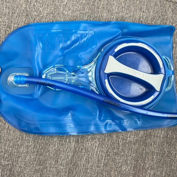 Camelpak Kid Mini Mule 50oz Hydration Pack. Blue | atomic blue/navy blue - Picture 6 of 10